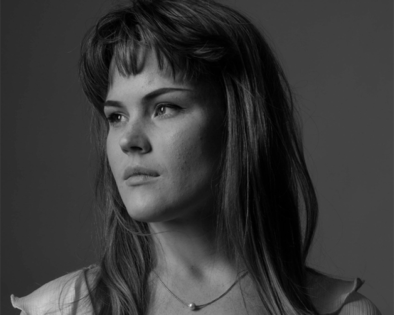 Lydia Simon in black and white Lydia Simon in black and white