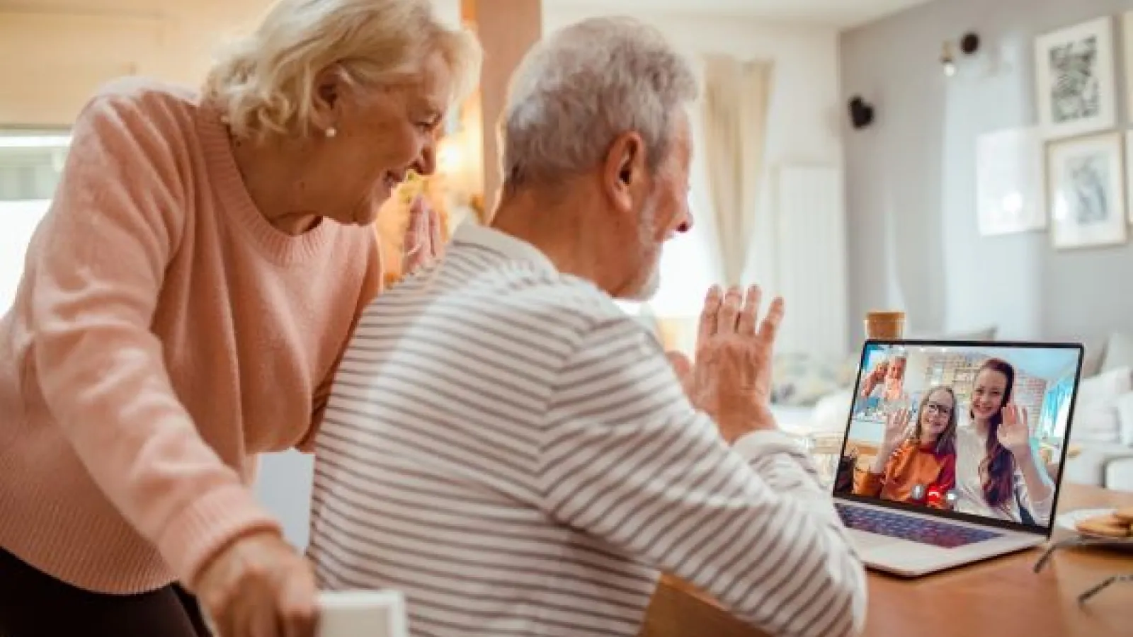 grandparents video call their family