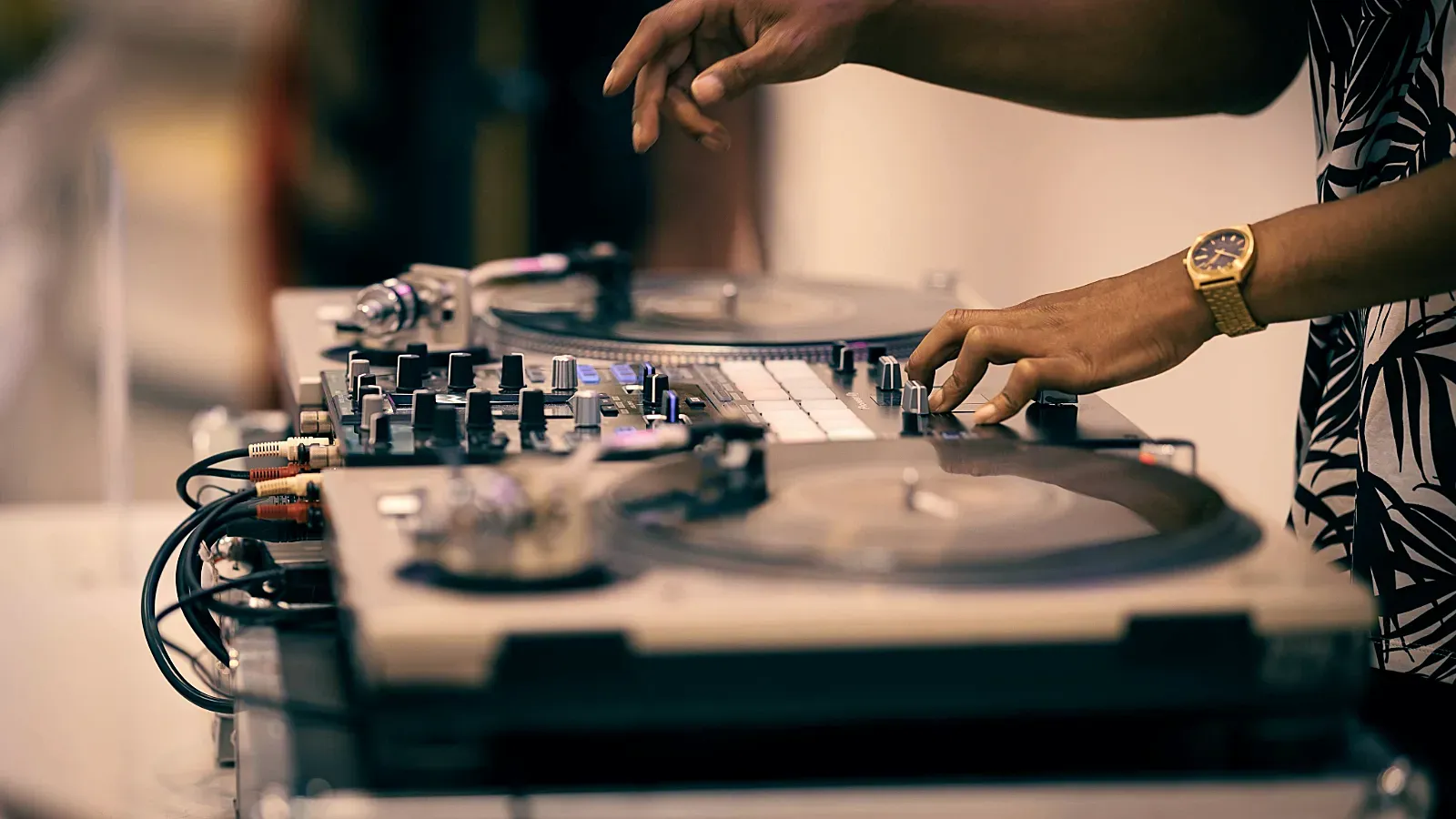 Hip Hop DJ Table