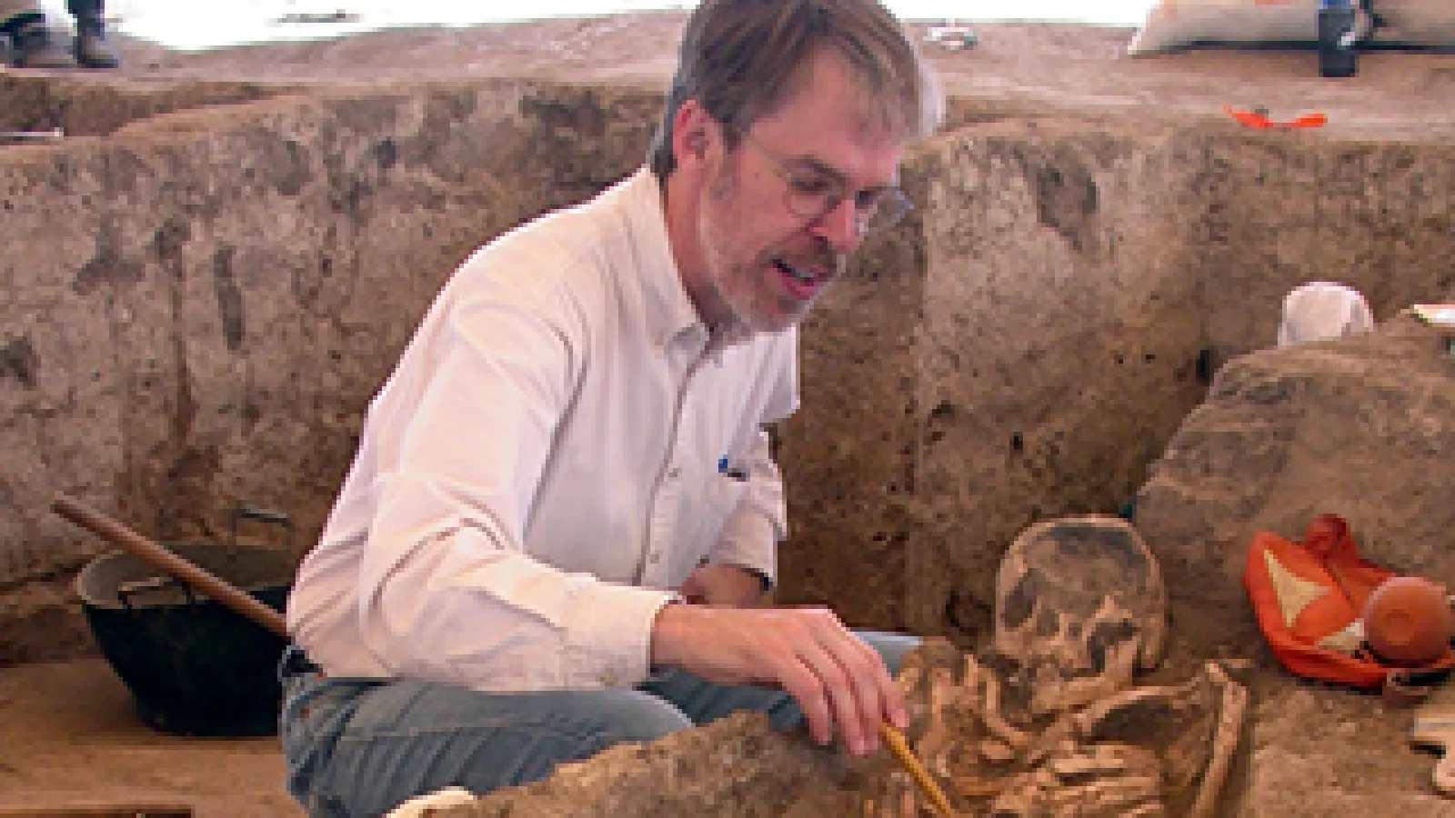 Clark Larsen performing research at Catalhoyuk