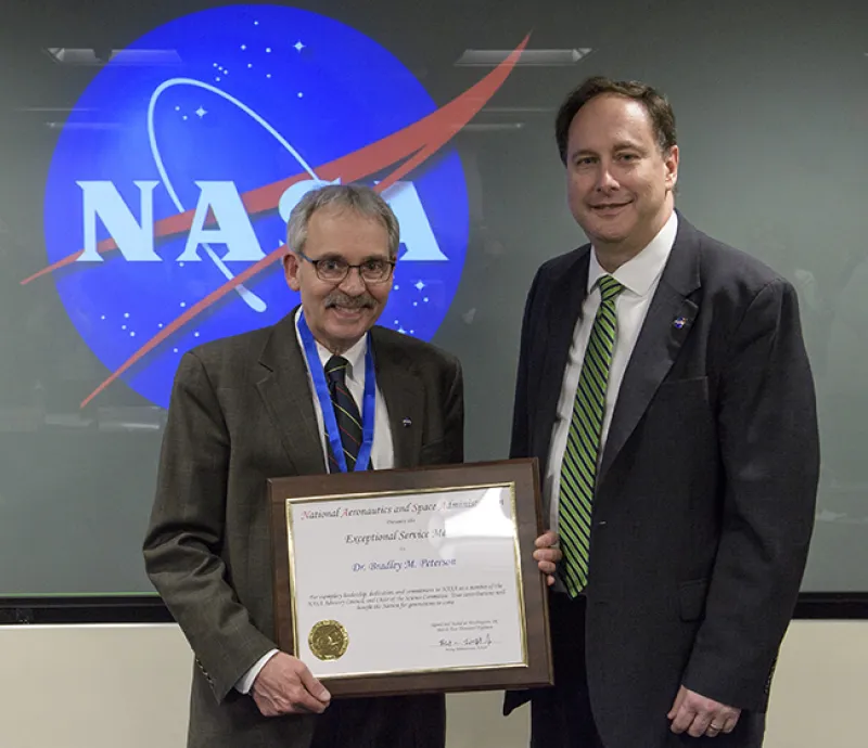 Bradley Peterson, left, and Robert Lightfoot, acting administrator of NASA.
