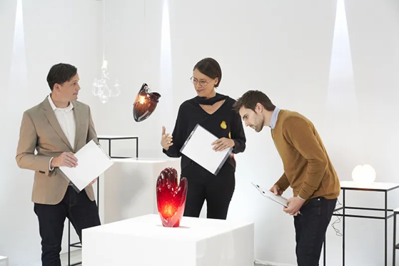 Nick Uhas judges glass on "Blown Away," courtesy marblemedia