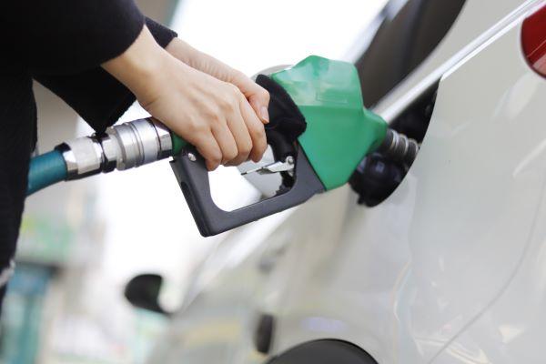 filling up a car's gas tank