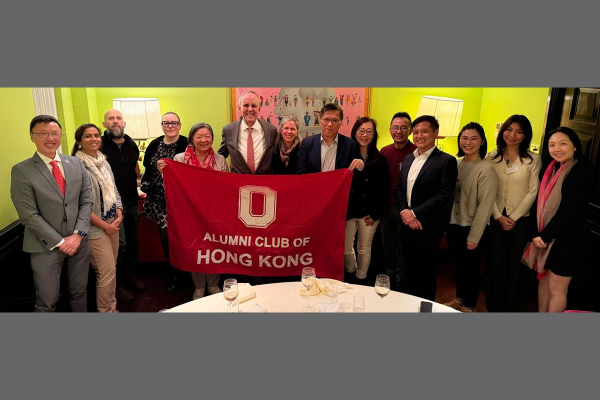 Dean Horn poses with Asia Society alumni at dinner
