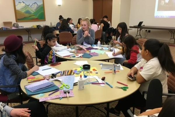 An Ohio State student leading instruction at Proyecto Mariposas